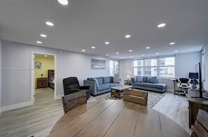 Interior - Ocean view in Fort Lauderdale Spacious 1-bedroom condo with pool and fitness rm (Fort Lauderdale)