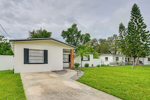 Exterior - 1 Mi to Busch Gardens: Modern Home w/ Private Yard (Tampa)