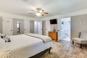 4 bedrooms, iron/ironing board, Internet, bed sheets - Fish & Explore: Serene Home on Bayou Petit Caillou (Chauvin)
