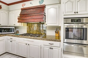 Fridge, microwave, stovetop, coffee/tea maker - Fish & Explore: Serene Home on Bayou Petit Caillou (Chauvin)