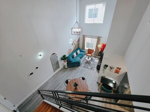 Smart TV, fireplace - Onsite Parking / 2 King Beds / 75"TV / Rain Shower (Philadelphia)