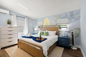 3 bedrooms, desk, iron/ironing board, free WiFi