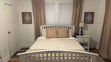 2 間睡房、可攜式嬰兒床、Wi-Fi、床單