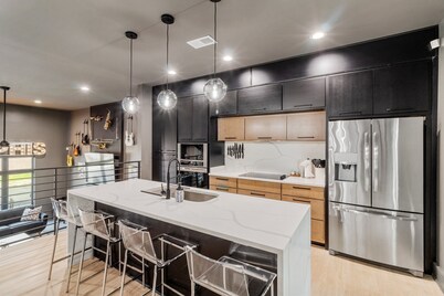 Memphis Mafia walk to Beale & FedEx Forum