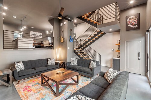 Memphis Mafia walk to Beale & FedEx Forum