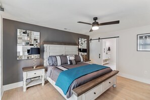 Tabla de planchar con plancha, wifi gratis y ropa de cama