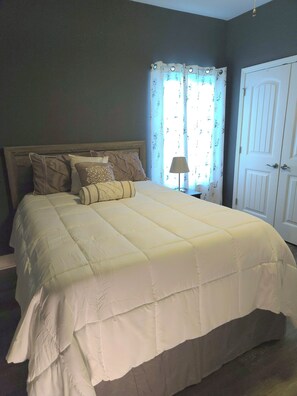 Iron/ironing board, Internet, bed sheets