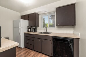 Mikrowelle, Ofen, Herdplatte, Geschirrspüler