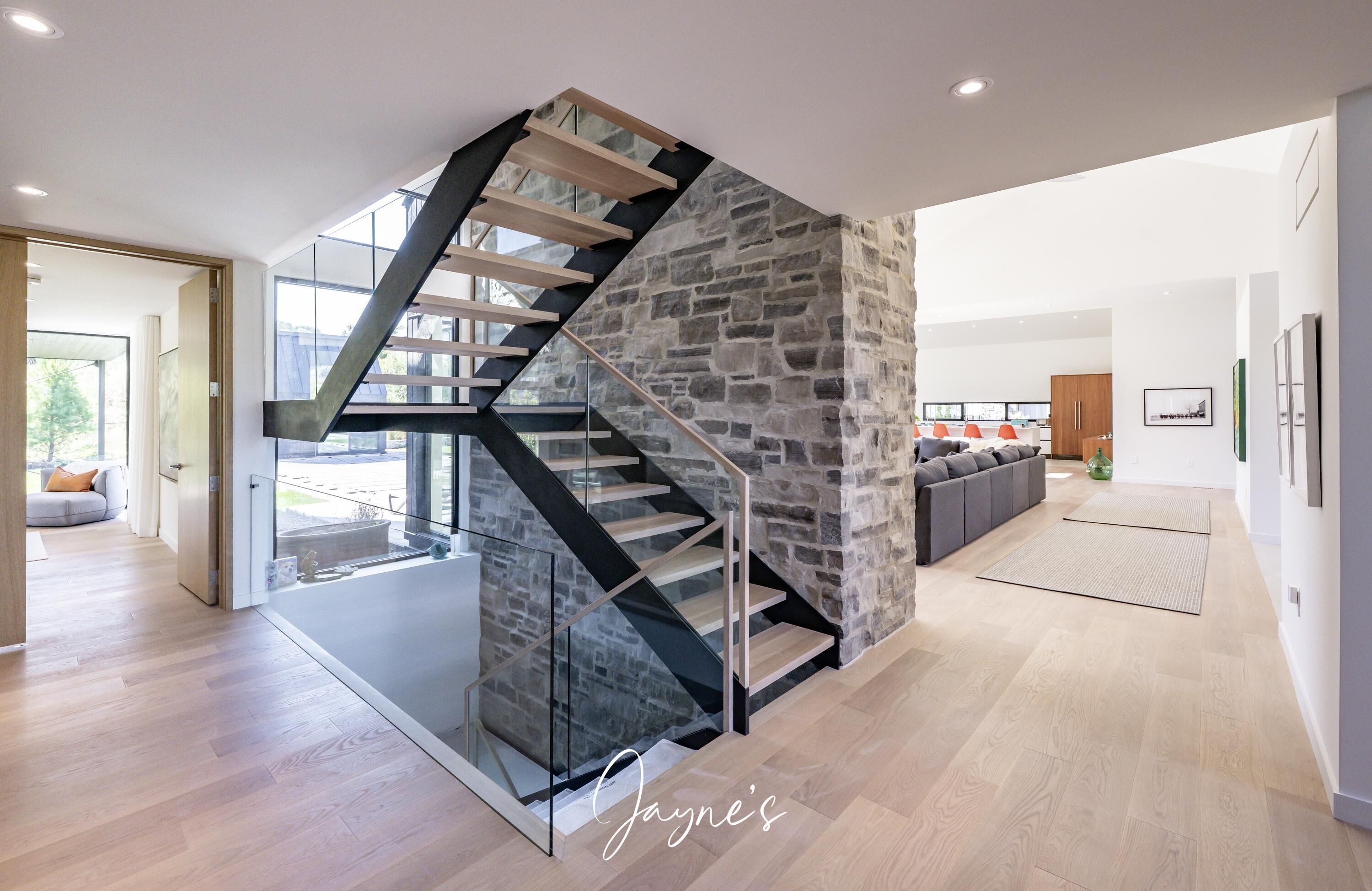 المنشأة من الداخل