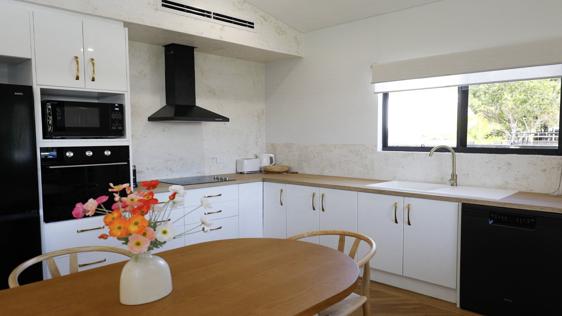 Micro-ondes, four, plaque de cuisson, lave-vaisselle