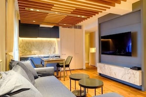 Living area - Roppongi House by U - Designers Room - Steps to Roppongi Hills & Nightlife (Tokyo)