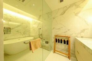 Bathroom - Roppongi House by U - Designers Room - Steps to Roppongi Hills & Nightlife (Tokyo)
