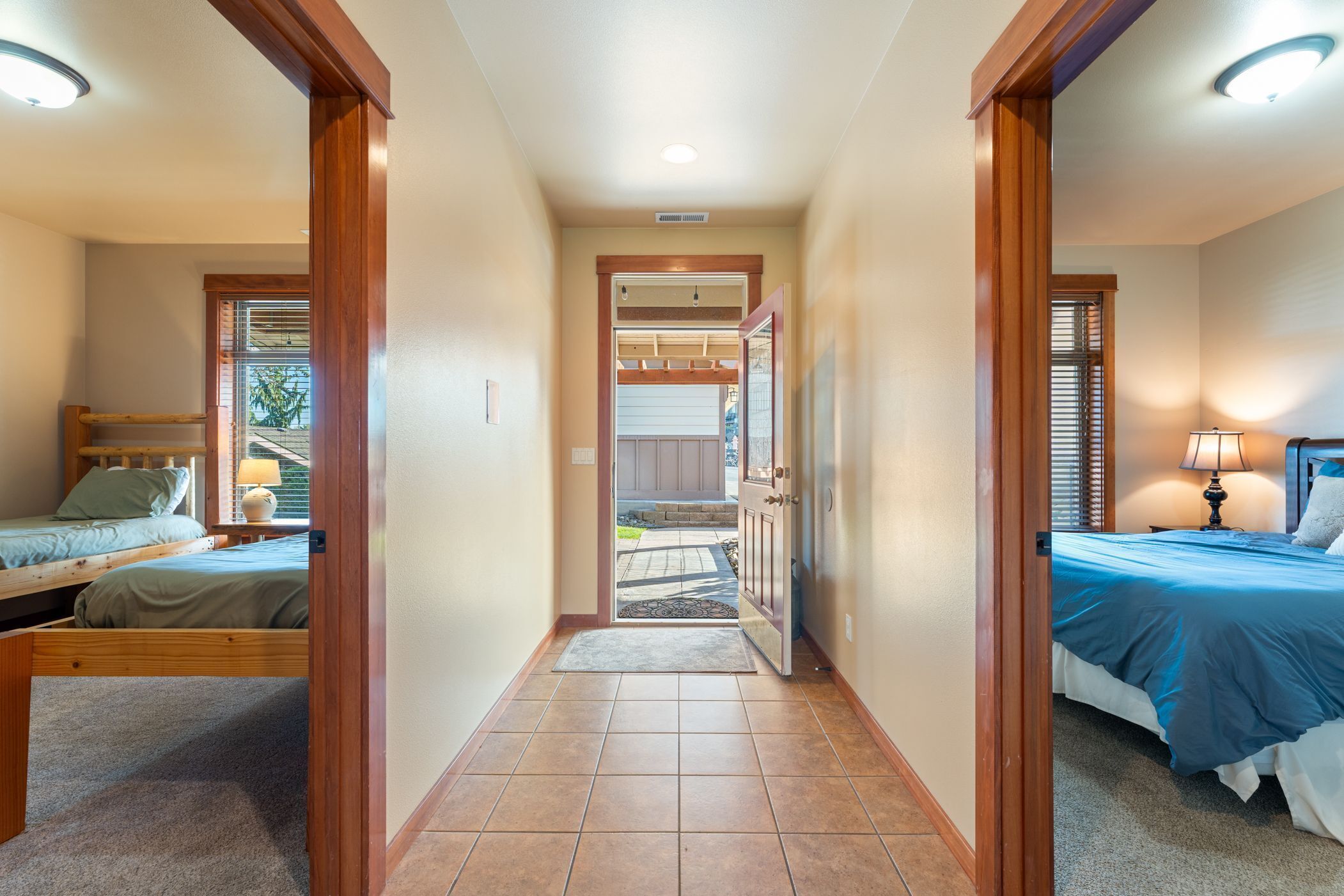 熨斗/熨衫板、Wi-Fi、床單