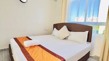 3 bedrooms, iron/ironing board, WiFi, bed sheets