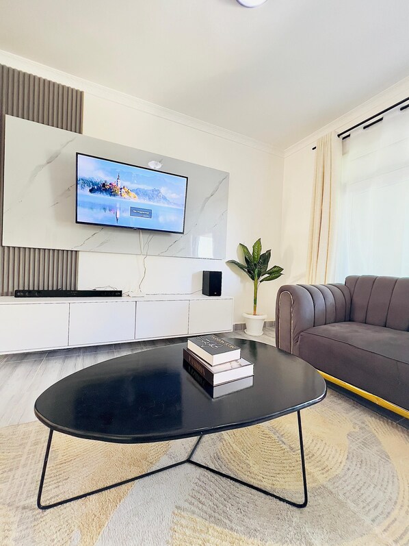 Living area - Spacious 3-bedroom apartment in peaceful Mombasa shanzu area with AC (Mombasa)