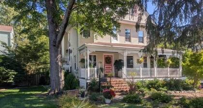 Charming Apt Walkable to Shop, Eat & NYC Transport