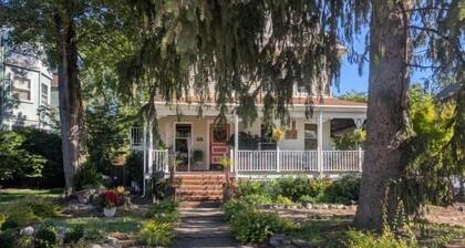 Sunny & Comfortable: Walk To Shop, Eat & NYC Train