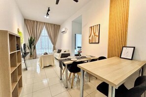 Iron/ironing board - The Anderson Ipoh Free Netflix & Game Free 2Parking (Ipoh)