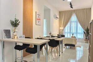 Iron/ironing board - The Anderson Ipoh Free Netflix & Game Free 2Parking (Ipoh)
