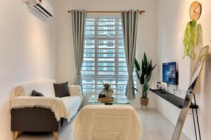 Iron/ironing board - The Anderson Ipoh Free Netflix & Game Free 2Parking (Ipoh)