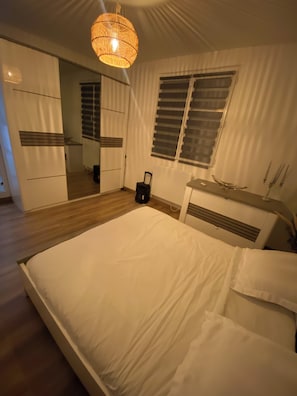Room - House with a heated pool and spa, 1 hour from Paris and 10 minutes from downtown (Saran)