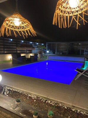 حمام سباحة