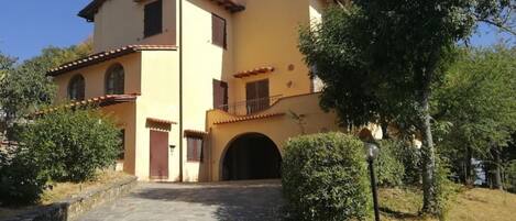 المنشأة من الخارج