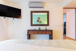 Iron/ironing board, travel cot, WiFi