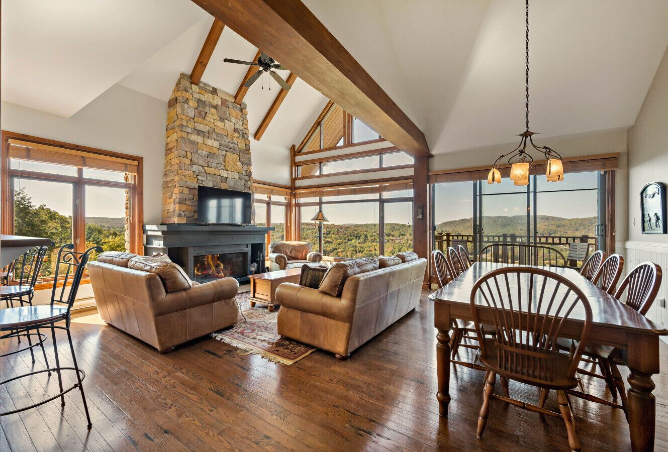 Smart TV, fireplace, stereo