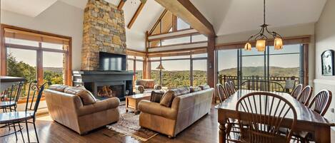 TV connectée, cheminée, chaîne hi-fi