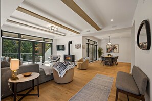 Téléviseur connecté, foyer, chaîne audio