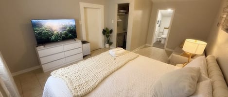 3 bedrooms, desk, iron/ironing board, travel cot