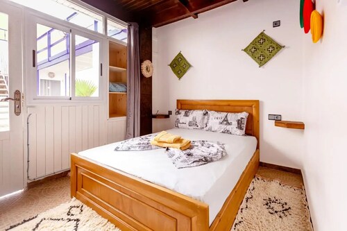 Bluerina - Private Budget Room Air conditioning And Breakfast Included