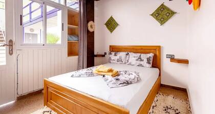 Bluerina - Private Budget Room Air conditioning And Breakfast Included