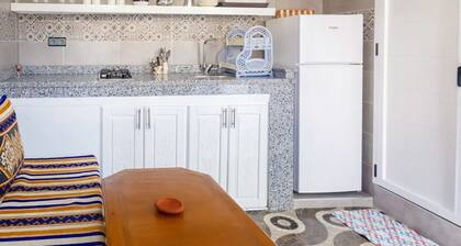 Bluerina - Private Studio and balcony And Breakfast Included