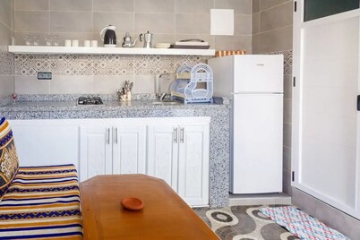Bluerina - Private Studio and balcony And Breakfast Included