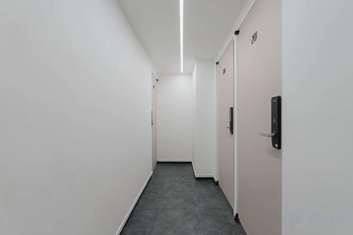 Deluxe 2-bed Room