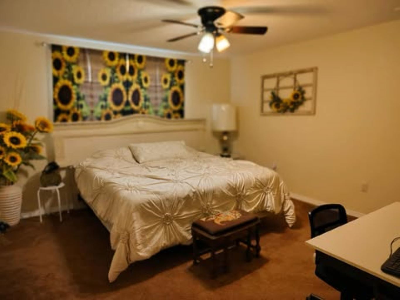 2 habitaciones, tabla de planchar con plancha y ropa de cama 