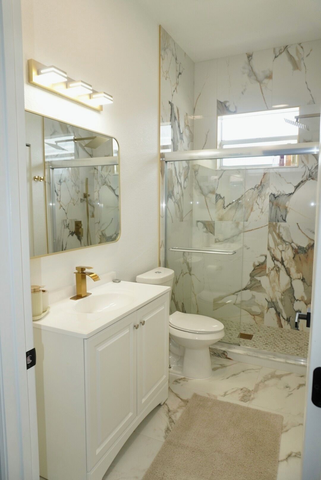 Dusche, Handtücher, Seife, Toilettenpapier