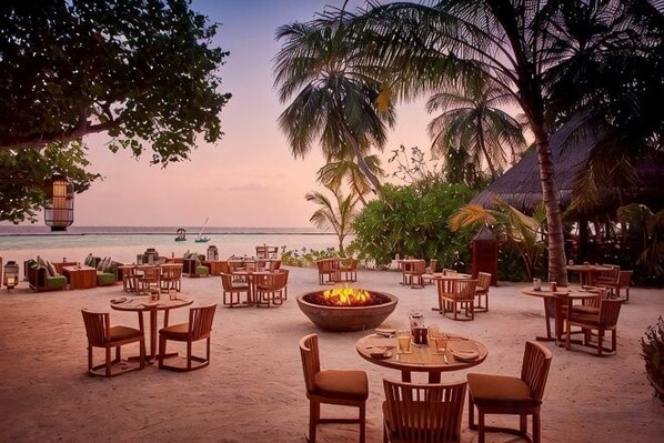Outdoor dining - Heron Beach Hotel Dhiffushi (Dhiffushi)