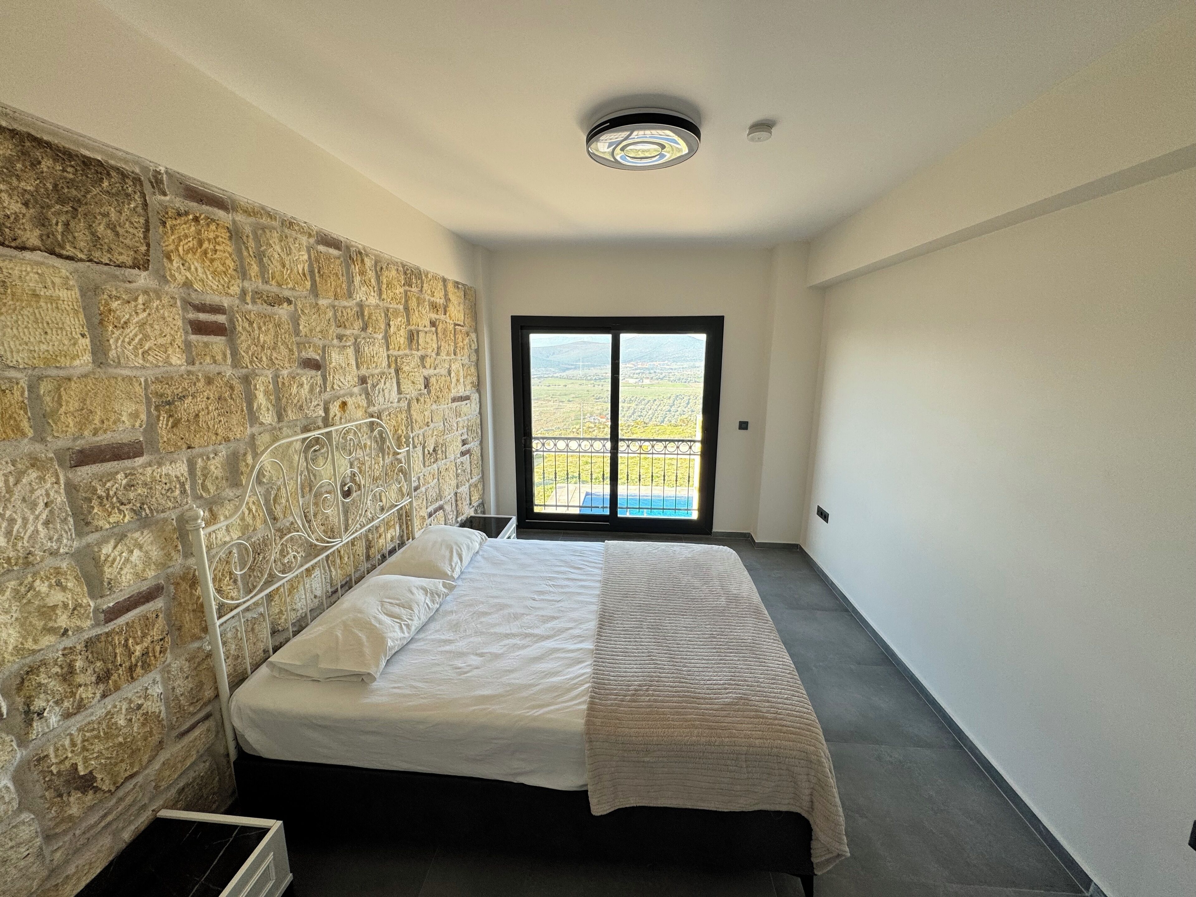 6 makuuhuonetta, silitysrauta/-lauta, Wi-Fi, vuodevaatteet