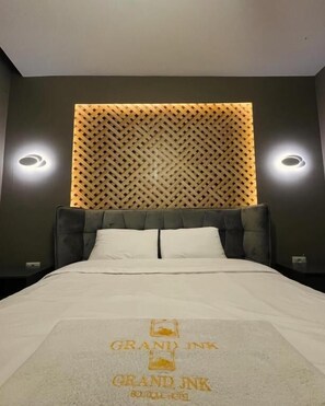 Deluxe-Doppelzimmer, Balkon, Stadtblick | Kostenloses WLAN