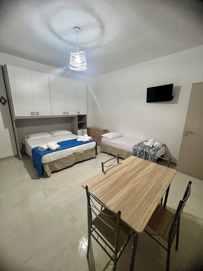 2 bedrooms, bed sheets