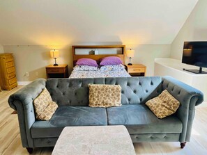 1 bedroom, iron/ironing board, free WiFi, bed sheets - Quiet&Safe Loft, SAV Southside, Georgia Southern, Hospital, Gulfstream & Airport (Savannah)