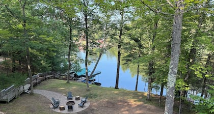 3-bedroom house on Lake Minocqua. Close to downtown and many area attractions.