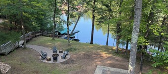 3-bedroom house on Lake Minocqua. Close to downtown and many area attractions.