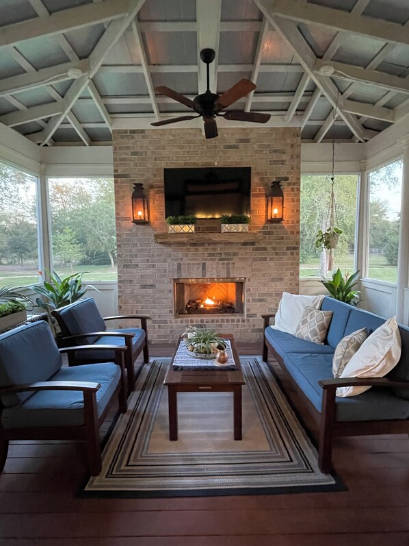 Interior - Luxury 3 bedroom house-25 mins from Austin-Bergstrom International Airport (Bastrop)