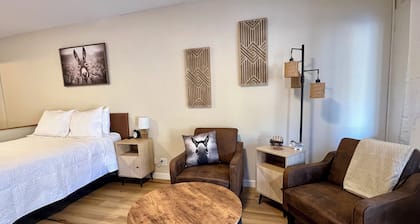 Hee Haw Hideaway - Trolley Stop