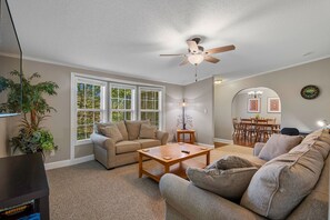 Een televisie en een kantoor