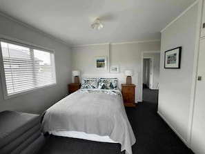 3 bedrooms, bed sheets